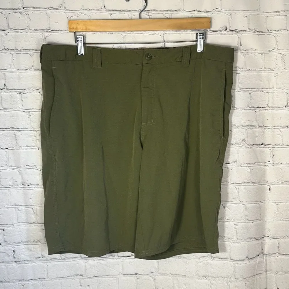 The North Face Mens Green Olive Cargo Shorts size 38‎ Style CFXO